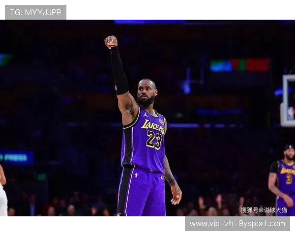 八村塁底角三分稳稳入袋，湖人 bench 发力